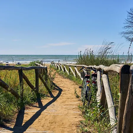 With Private Garden Near The And Center * Bibione