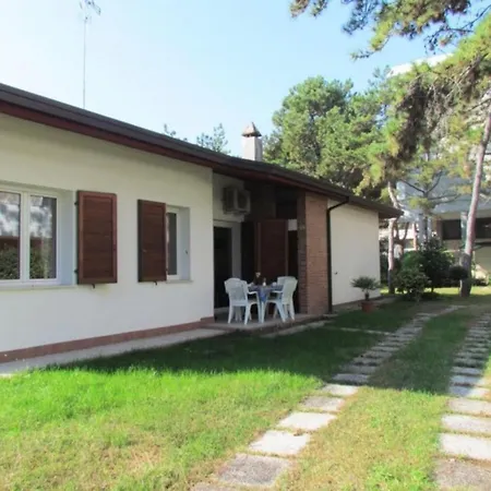 With Private Garden Near The And Center * Bibione